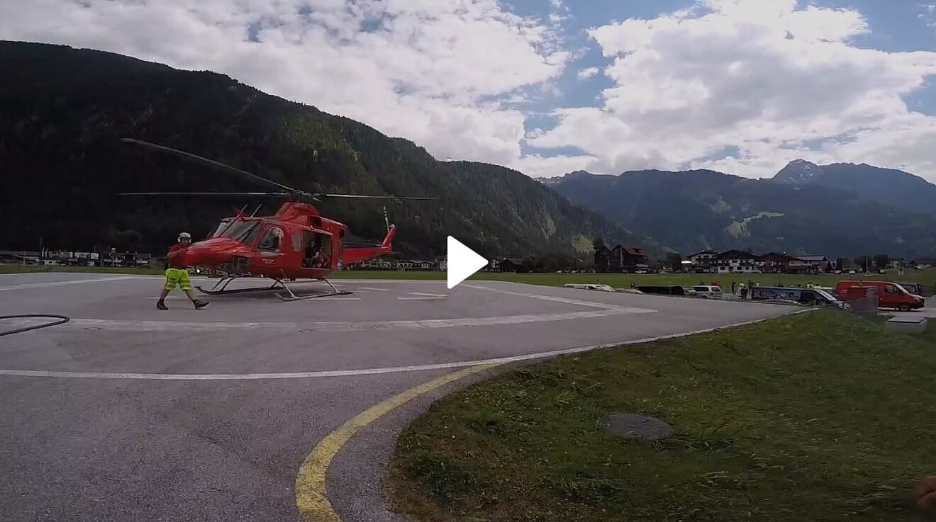 [Translate to English:] Film Hubschrauber Fallschirmsprung Merkle CAE Solutions